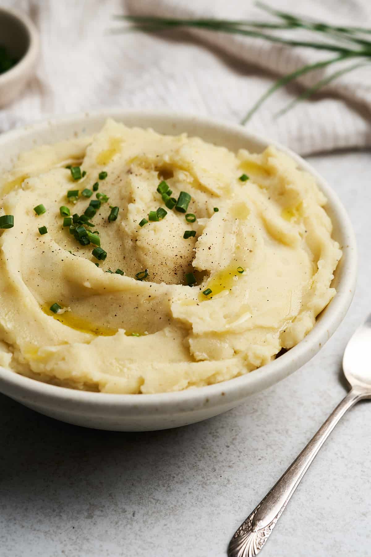 Vegan mashed potatoes in a bowl.