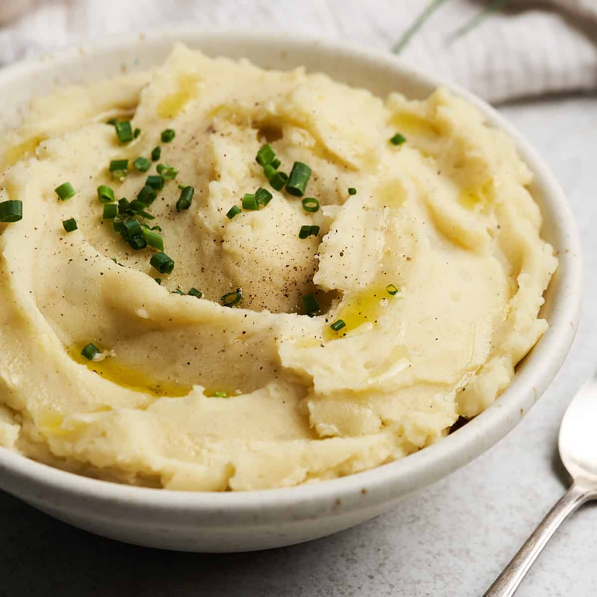 Vegan mashed potatoes in a bowl.